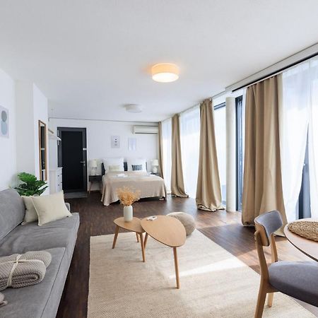 Global Living - Design Apartment I Rathausplatz I Beamer I Ac I Kitchen I 아우크스부르크 외부 사진